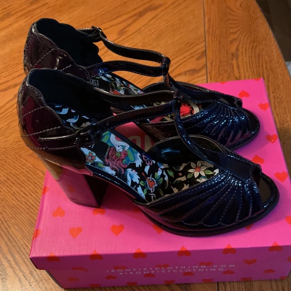 NWT Iron Fist Mother of Pearls Heels - Picture 4 of 7